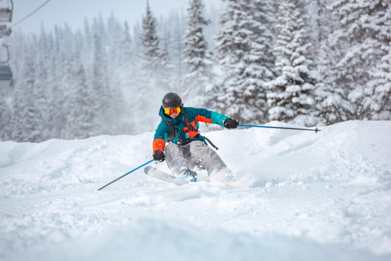 Skiing Tips to Avoid Injury on the Slopes