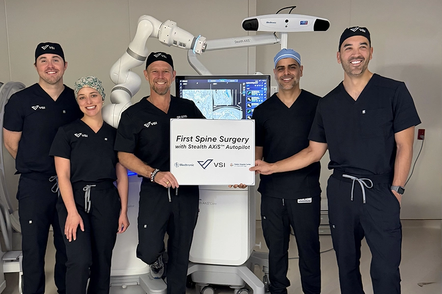 vsi surgeons performing robotic surgical first